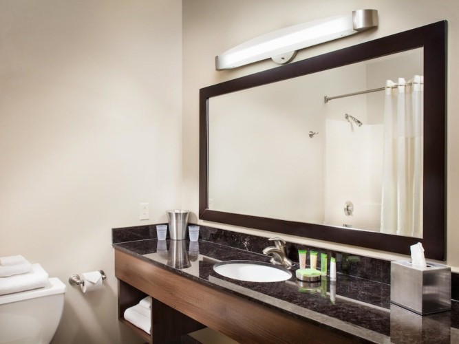 Bathroom | Suites at Stratosphere Hotel, Casino & Tower, BW Premier Collection