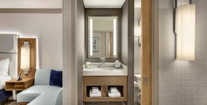 Bathroom | Suites at Stratosphere Hotel, Casino & Tower, BW Premier Collection