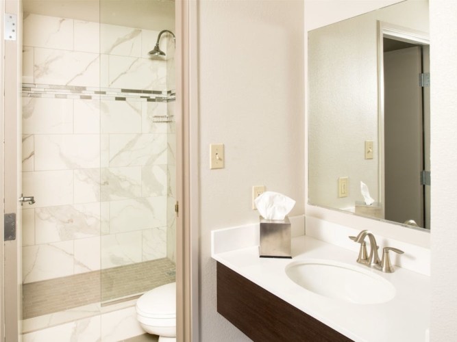 Bathroom | Suites at Stratosphere Hotel, Casino & Tower, BW Premier Collection