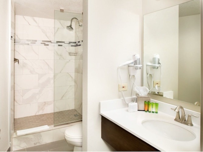 Bathroom | Suites at Stratosphere Hotel, Casino & Tower, BW Premier Collection