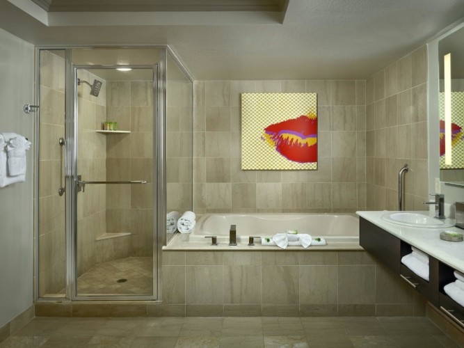 Bathroom | Suites at Stratosphere Hotel, Casino & Tower, BW Premier Collection