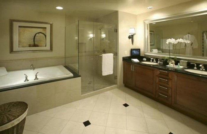 Deluxe Bathroom | Suites at The Signature at MGM Grand