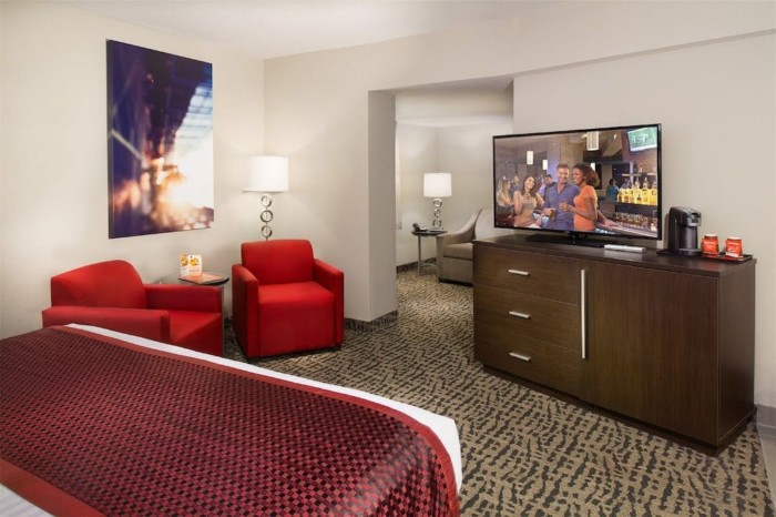 Guestroom | Suites at Stratosphere Hotel, Casino & Tower, BW Premier Collection