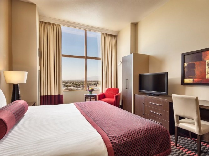 Guestroom | Suites at Stratosphere Hotel, Casino & Tower, BW Premier Collection