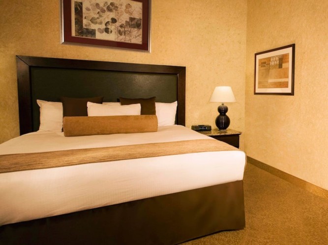 Guestroom | Suites at Stratosphere Hotel, Casino & Tower, BW Premier Collection