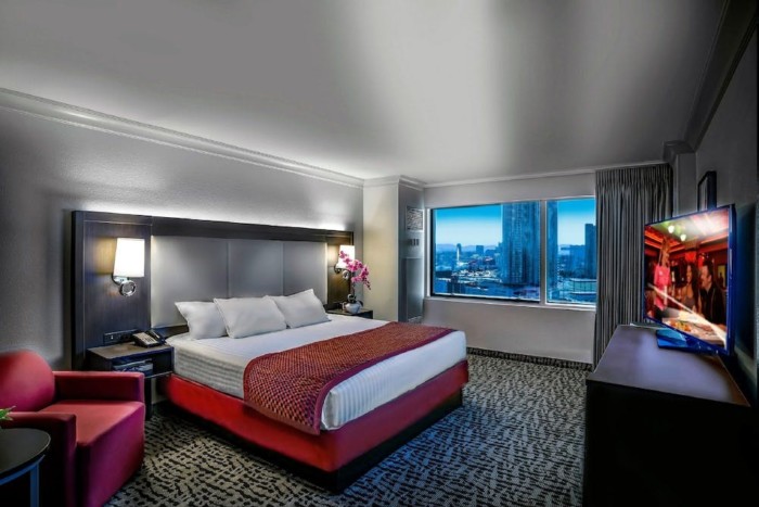 Guestroom | Suites at Stratosphere Hotel, Casino & Tower, BW Premier Collection