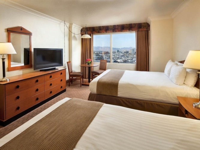 Guestroom | Suites at Stratosphere Hotel, Casino & Tower, BW Premier Collection