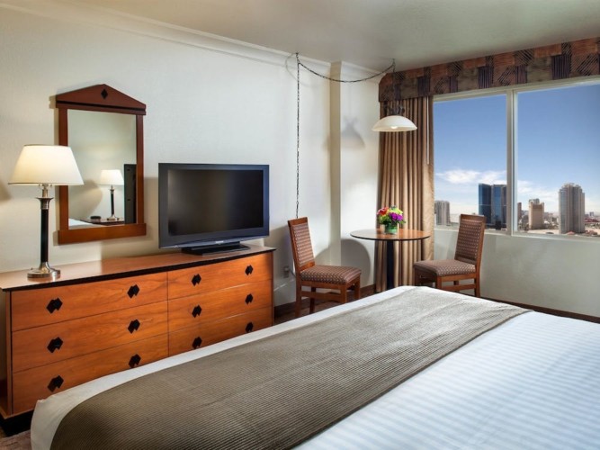 Guestroom | Suites at Stratosphere Hotel, Casino & Tower, BW Premier Collection