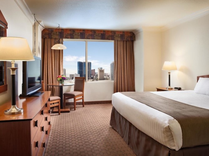 Guestroom | Suites at Stratosphere Hotel, Casino & Tower, BW Premier Collection