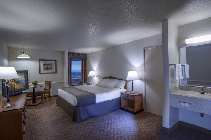 Guestroom | Suites at Stratosphere Hotel, Casino & Tower, BW Premier Collection