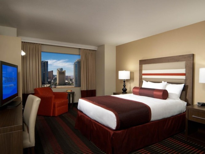 Guestroom | Suites at Stratosphere Hotel, Casino & Tower, BW Premier Collection