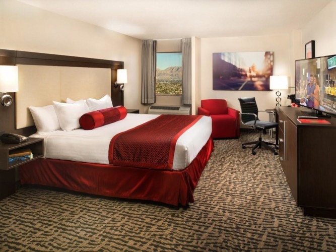 Guestroom | Suites at Stratosphere Hotel, Casino & Tower, BW Premier Collection