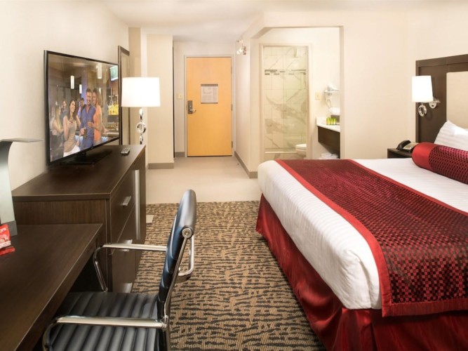 Guestroom | Suites at Stratosphere Hotel, Casino & Tower, BW Premier Collection