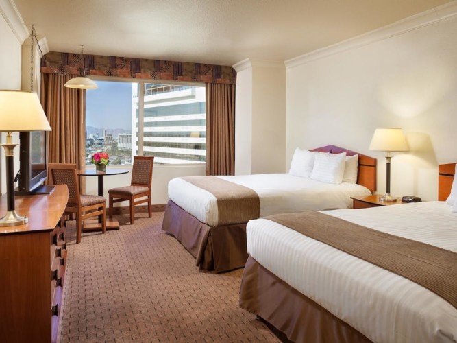 Guestroom | Suites at Stratosphere Hotel, Casino & Tower, BW Premier Collection