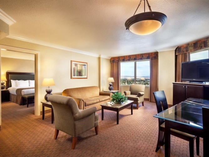 Guestroom | Suites at Stratosphere Hotel, Casino & Tower, BW Premier Collection