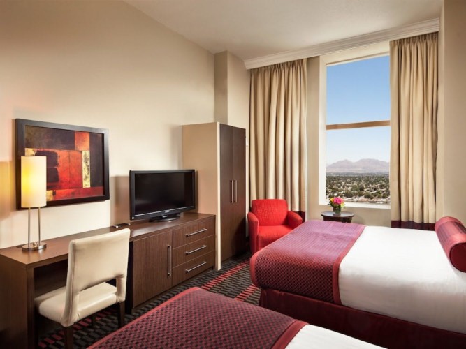 Guestroom | Suites at Stratosphere Hotel, Casino & Tower, BW Premier Collection