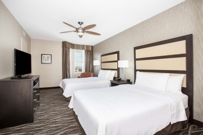 https://suiteness.imgix.net/destinations/henderson/homewood-suites-by-hilton-henderson-south-las-vegas/suites/1-king-2-queen-beds-2-bedroom-2-bath-suite-non-smoking/2-queens.png?w=96px&h=64px&crop=edges&auto=compress,format