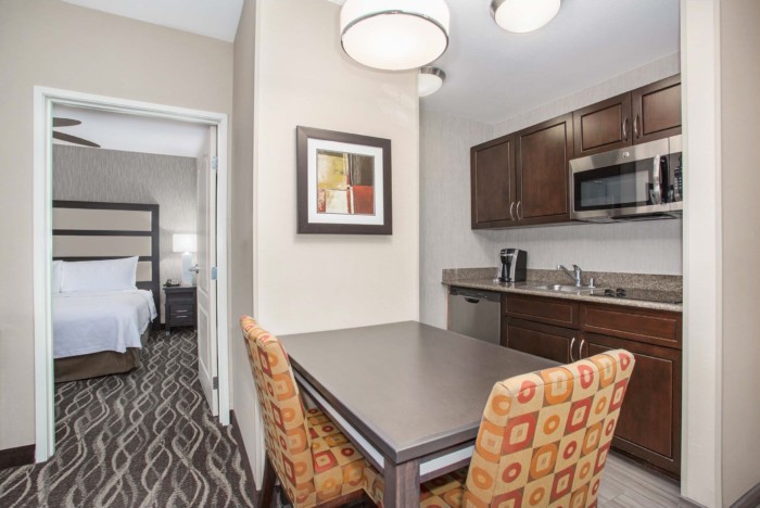 https://suiteness.imgix.net/destinations/henderson/homewood-suites-by-hilton-henderson-south-las-vegas/suites/2-king-beds-2-bedroom-2-bath-suite-nonsmoking/2-br-2-ba-kitchen-png.png?w=96px&h=64px&crop=edges&auto=compress,format