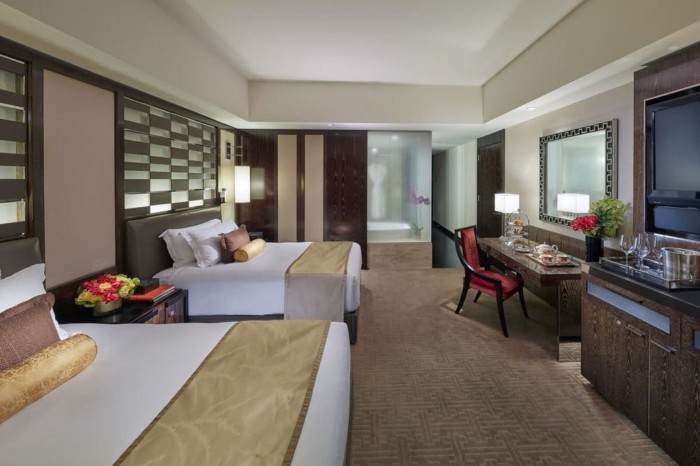 https://suiteness.imgix.net/destinations/las-vegas/mandarin-oriental-las-vegas/suites/penthouse-suite-strip-view-2-double-beds/2-double-beds.jpg?w=96px&h=64px&crop=edges&auto=compress,format