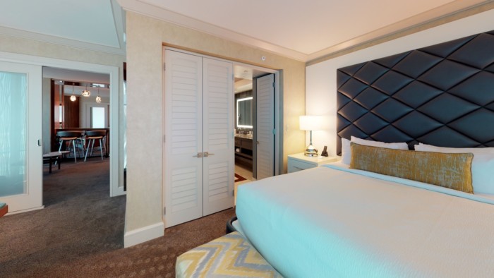 https://suiteness.imgix.net/destinations/las-vegas/mandalay-bay-resort-and-casino/suites/panoramic-2-bedroom-suite-king/bedroom-area.jpg?w=96px&h=64px&crop=edges&auto=compress,format