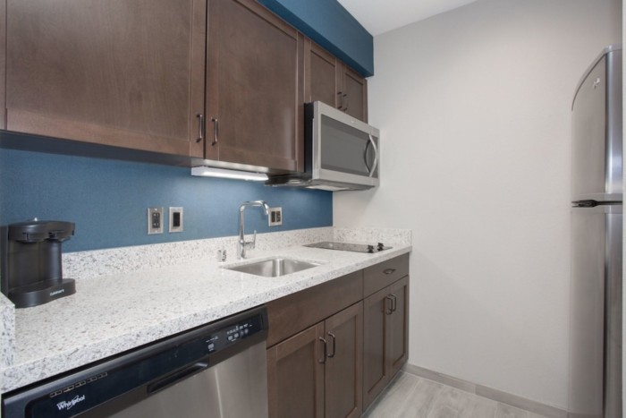 https://suiteness.imgix.net/destinations/las-vegas/homewood-suites-by-hilton-las-vegas-city-center/suites/1-king-2-queen-beds-2-bedroom-2-bath-suite/kitchen-jpg.jpg?w=96px&h=64px&crop=edges&auto=compress,format