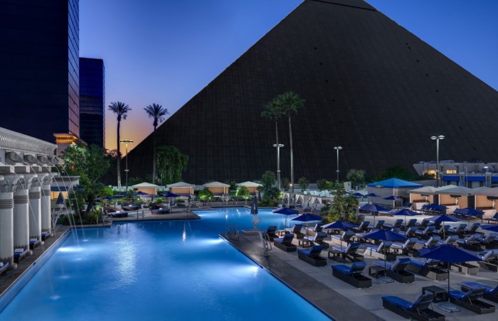 Luxor North Pool | Suites at Luxor Hotel & Casino