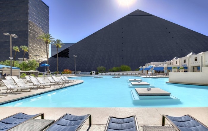Luxor South Pool | Suites at Luxor Hotel & Casino