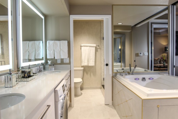 One Bed Villa Bathroom | Suites at Westgate Las Vegas