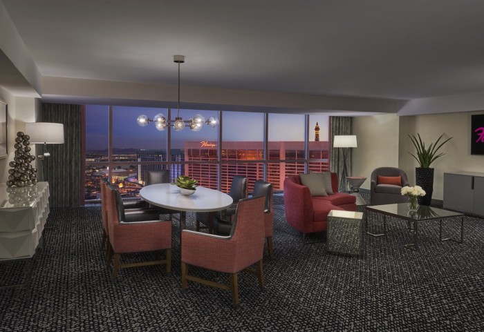 Picture of Flamingo Executive Suite | Non-Smoking + Flamingo Room | 2 Queens