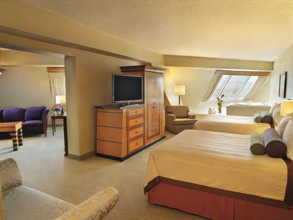 Picture of Pyramid Corner Queen Suite